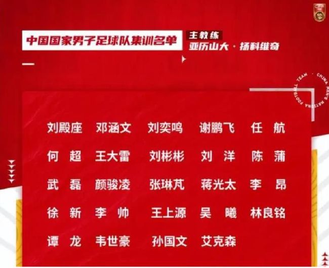 海边相拥、温情对视、搞怪互动……李鸿其与李一桐将戏内的默契延伸到戏外，续写了那场关于命运和真爱的爱情童话